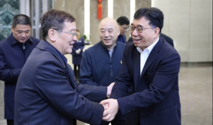 中央统战部副部长，天下工商联党组书记、常务副主席徐乐江